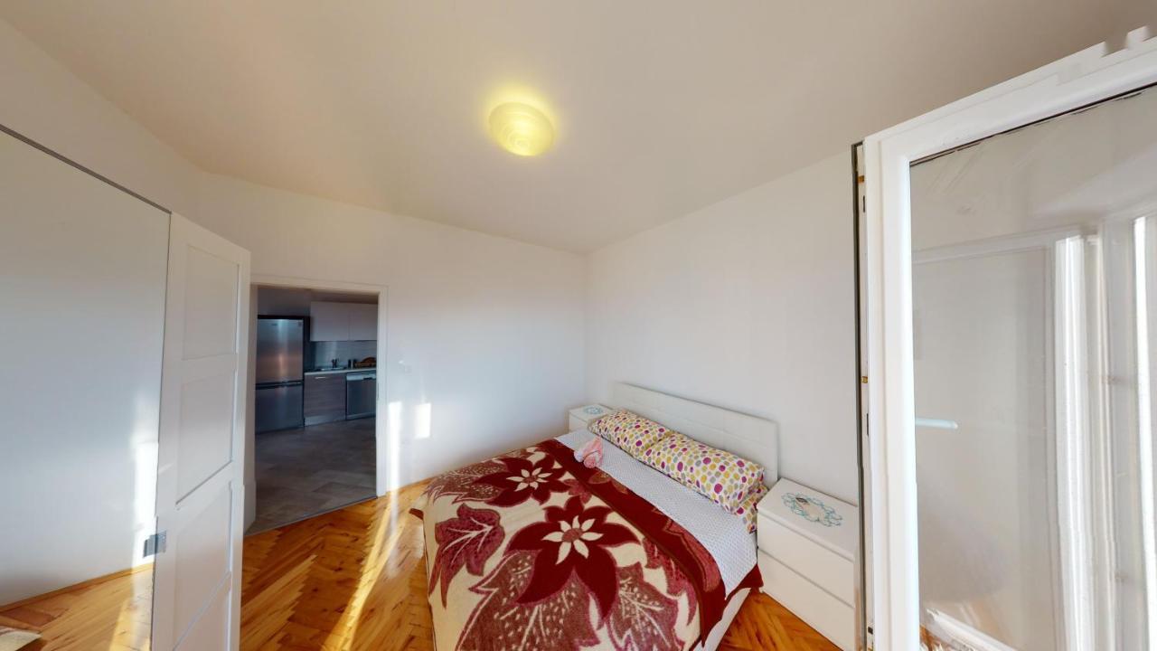 Apartments Riva Метайна Екстер'єр фото
