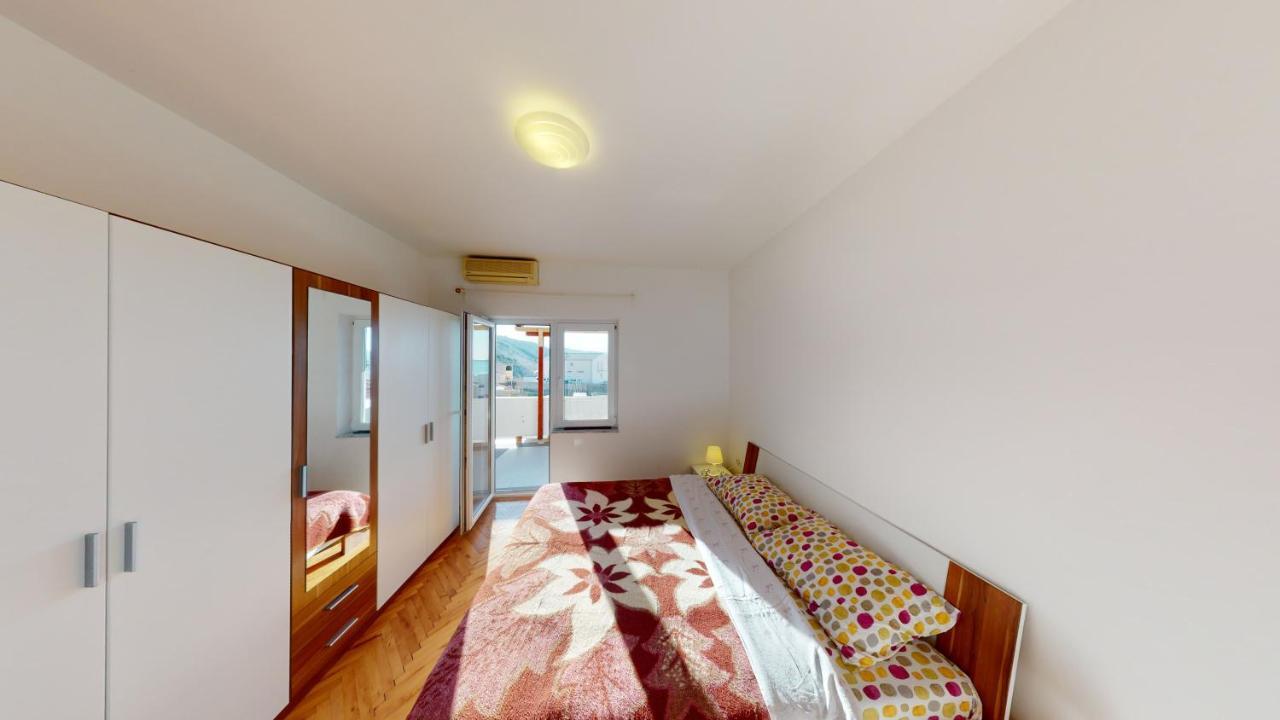 Apartments Riva Метайна Екстер'єр фото