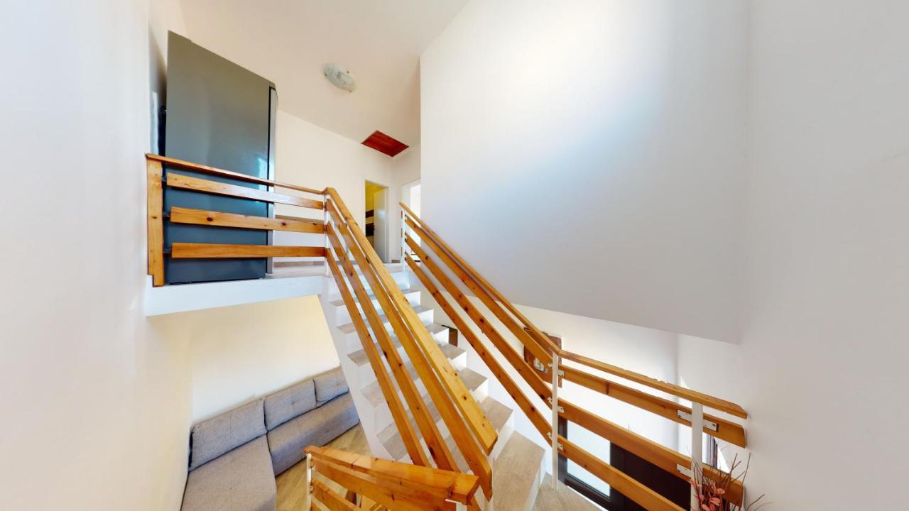 Apartments Riva Метайна Екстер'єр фото