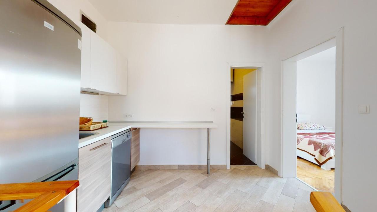 Apartments Riva Метайна Екстер'єр фото