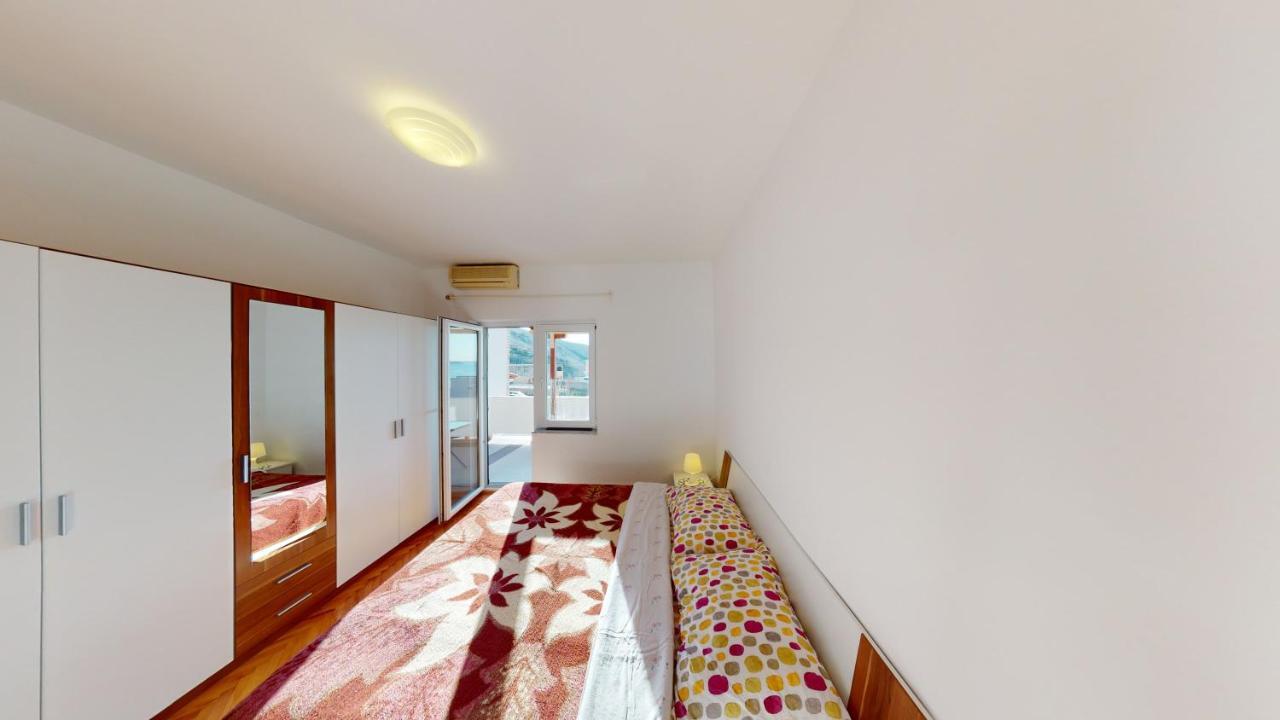 Apartments Riva Метайна Екстер'єр фото