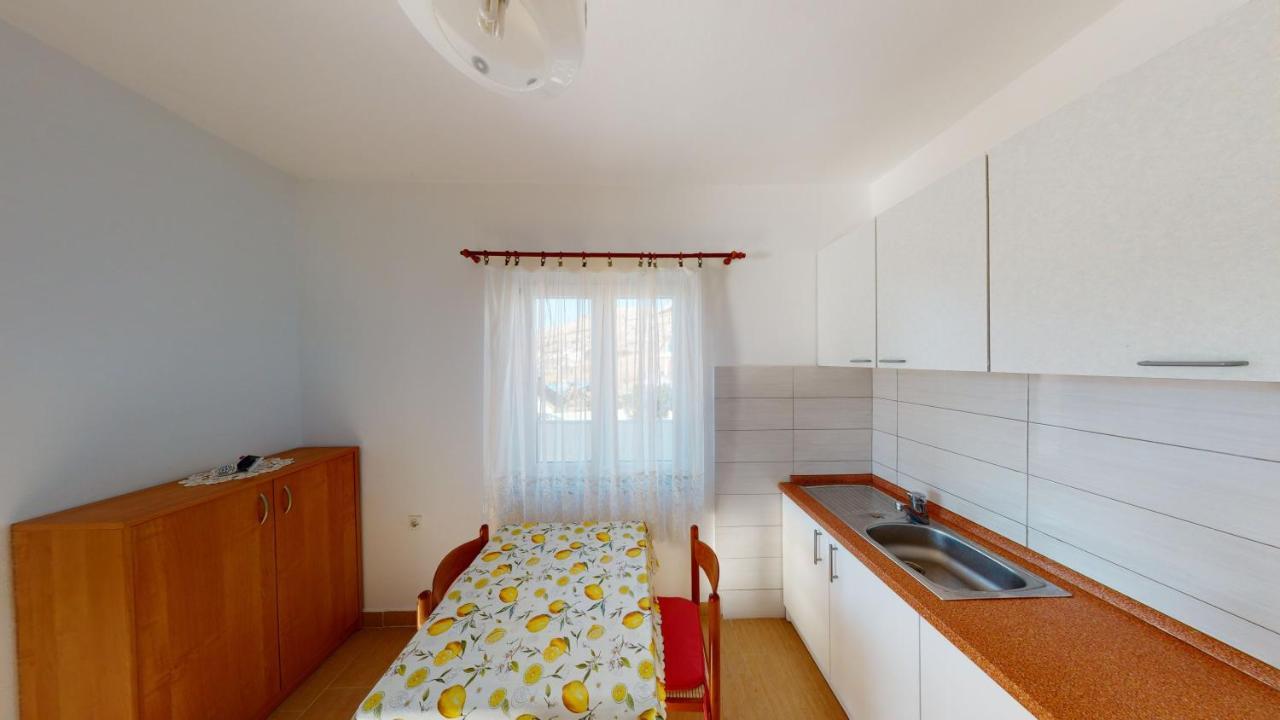 Apartments Riva Метайна Екстер'єр фото