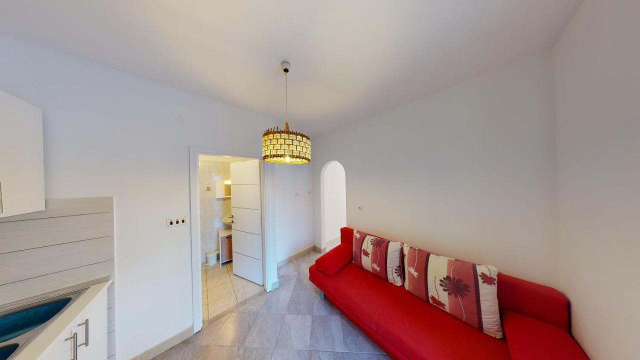 Apartments Riva Метайна Екстер'єр фото