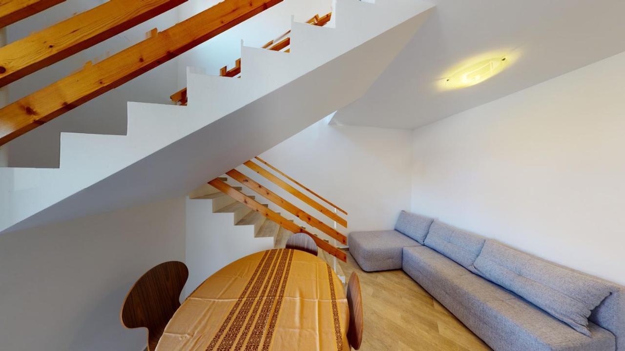 Apartments Riva Метайна Екстер'єр фото